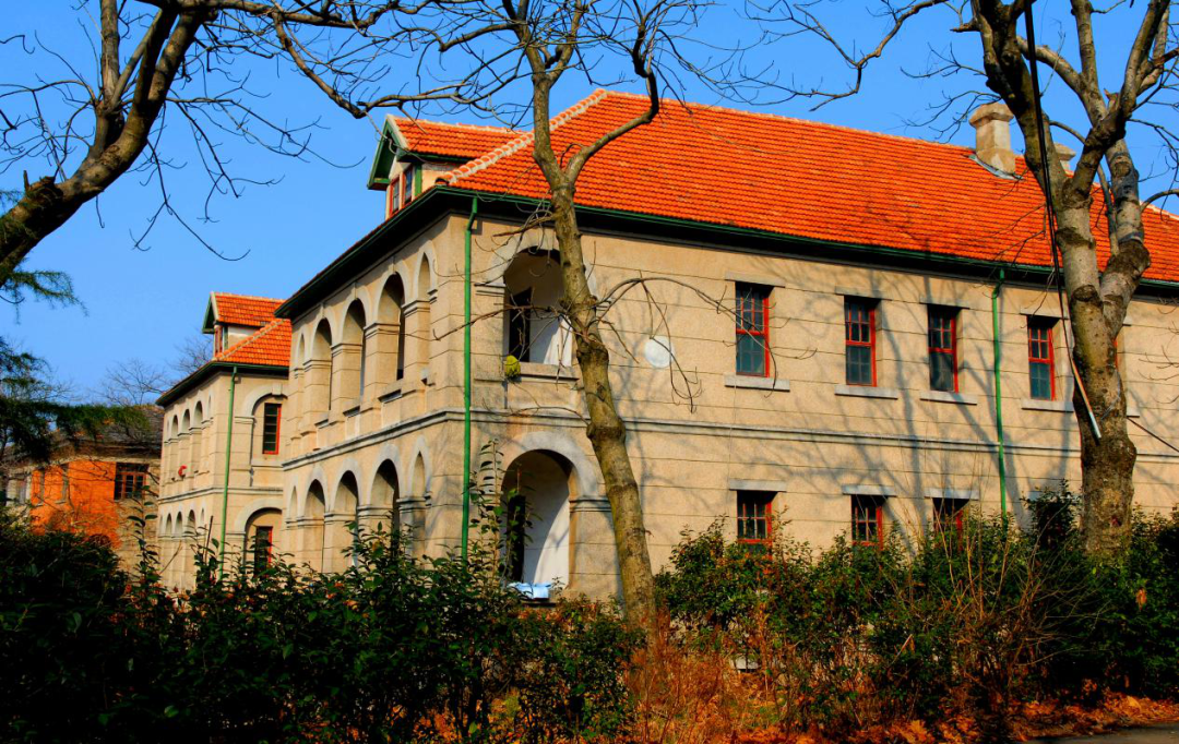 A scenic view of Xinyang Jigongshanjindaijianzhuqun