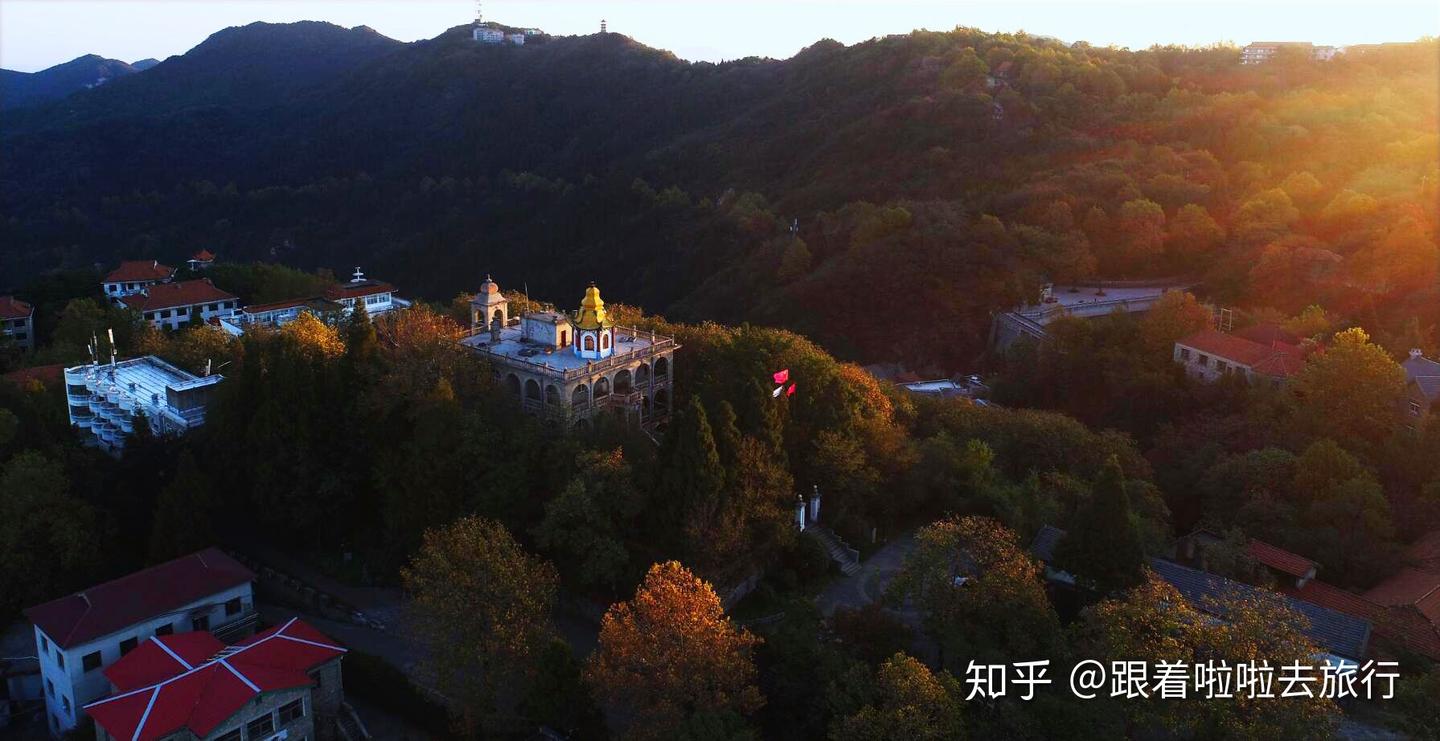A scenic view of Xinyang Jigongshanjindaijianzhuqun