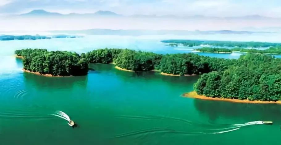 A scenic view of Xinyang Tianhumudi