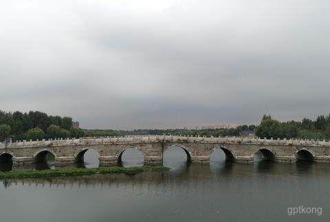 A scenic view of Xinyang Yongjiqiao