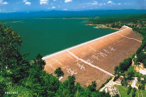 A scenic view of Xinyang Zhongguogongnonghongjundiyijunsilingbujiuzhi