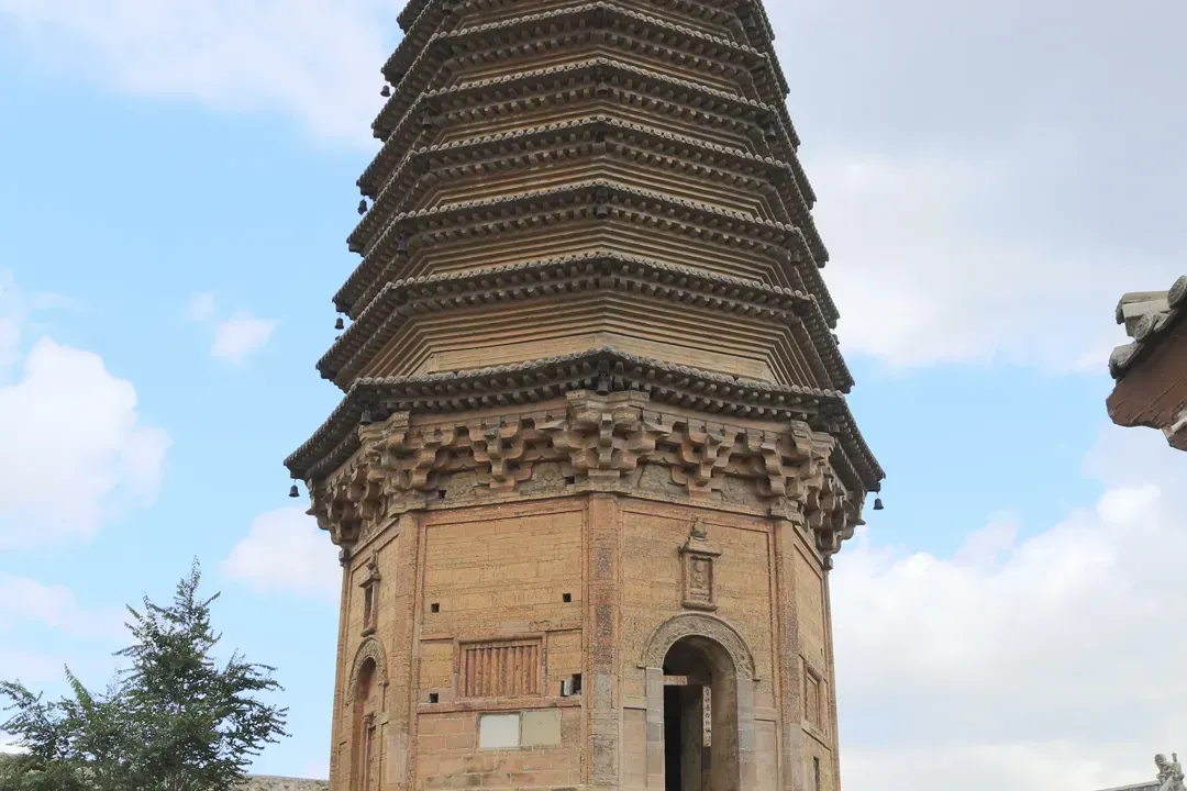 A scenic view of Xinzhou Ayuwang Pagoda Daixian