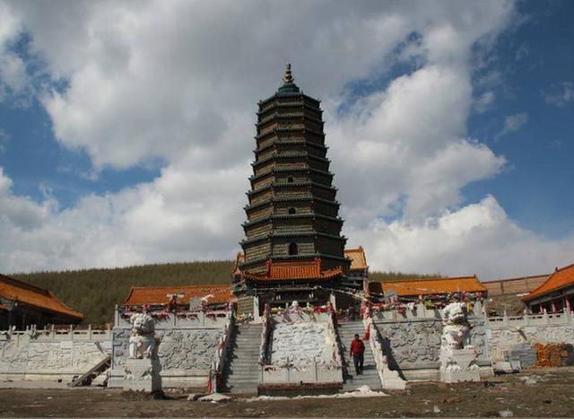 A scenic view of Xinzhou Fanshi Liuli Pagoda