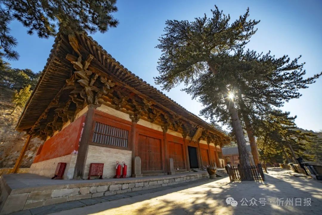 A scenic view of Xinzhou Gongzhu Temple