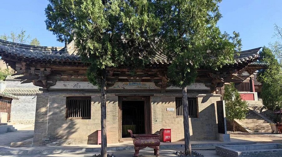 A scenic view of Xinzhou Jindong Temple