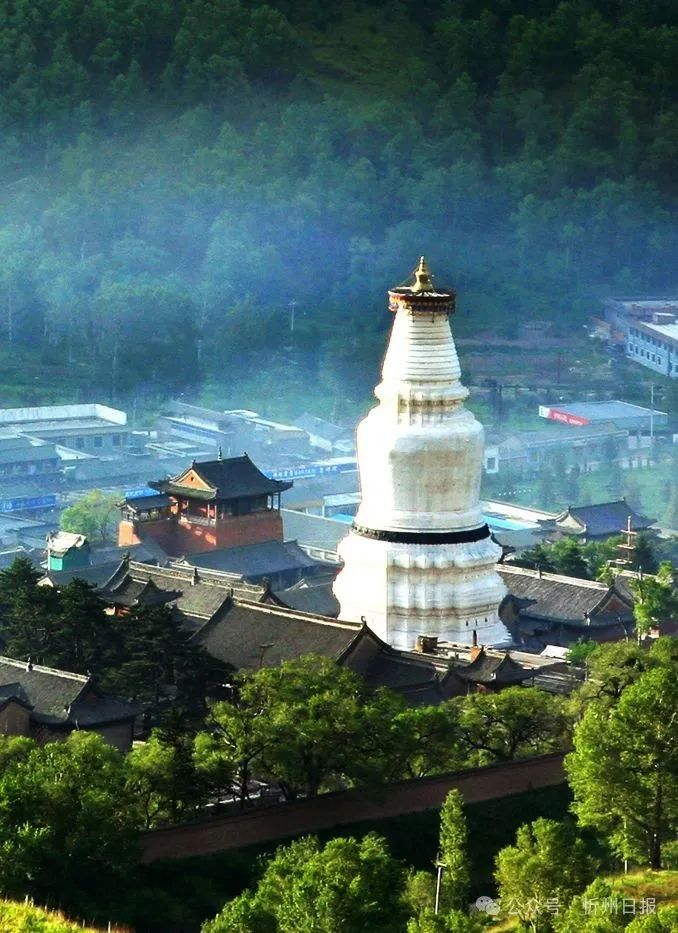 A scenic view of Xinzhou Wutaishan Ancient Buildings