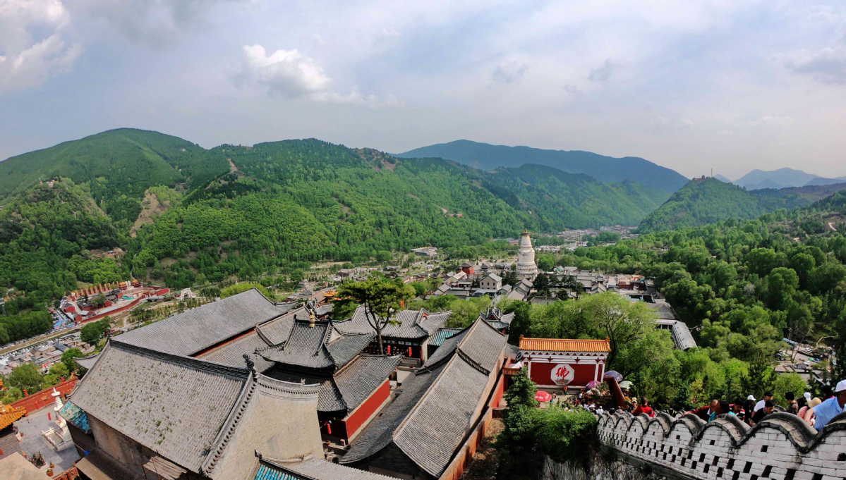 A scenic view of Xinzhou Wutaishan Ancient Buildings