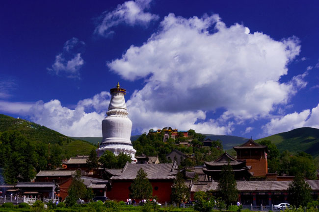 A scenic view of Xinzhou Wutaishan Zunsheng Temple