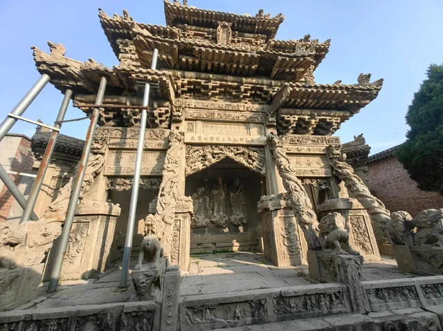 A scenic view of Xinzhou Yangwu Zhushi Pailou