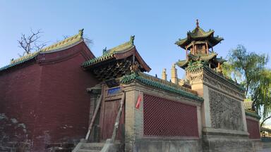 A scenic view of Xinzhou Yangwu Zhushi Pailou