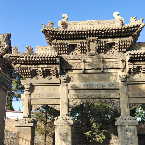 A scenic view of Xinzhou Yangwu Zhushi Pailou