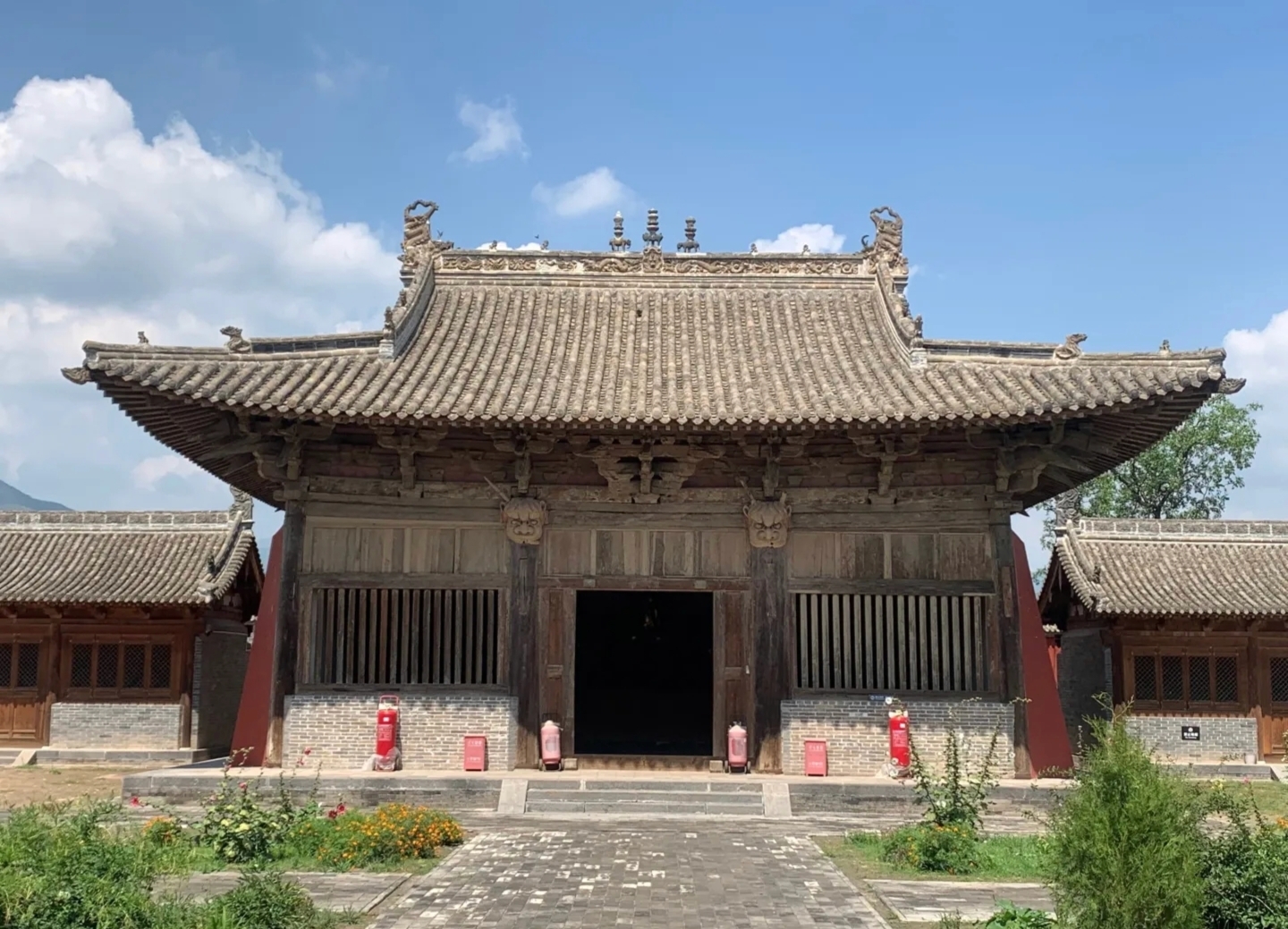 A scenic view of Xinzhou Yanqing Temple