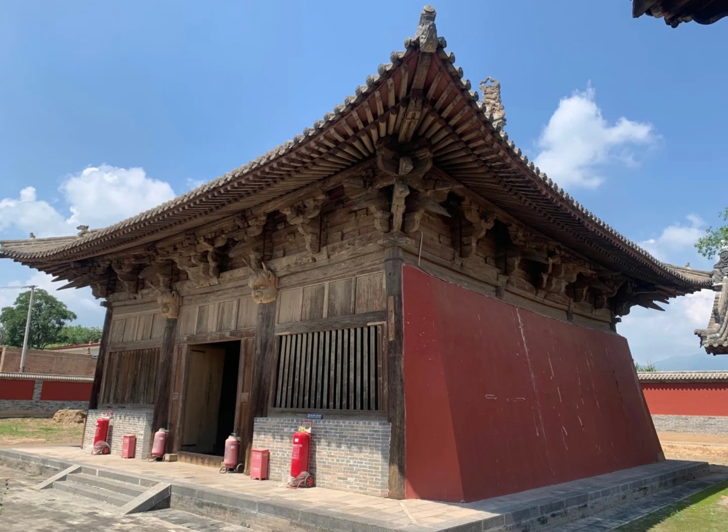 A scenic view of Xinzhou Yanqing Temple