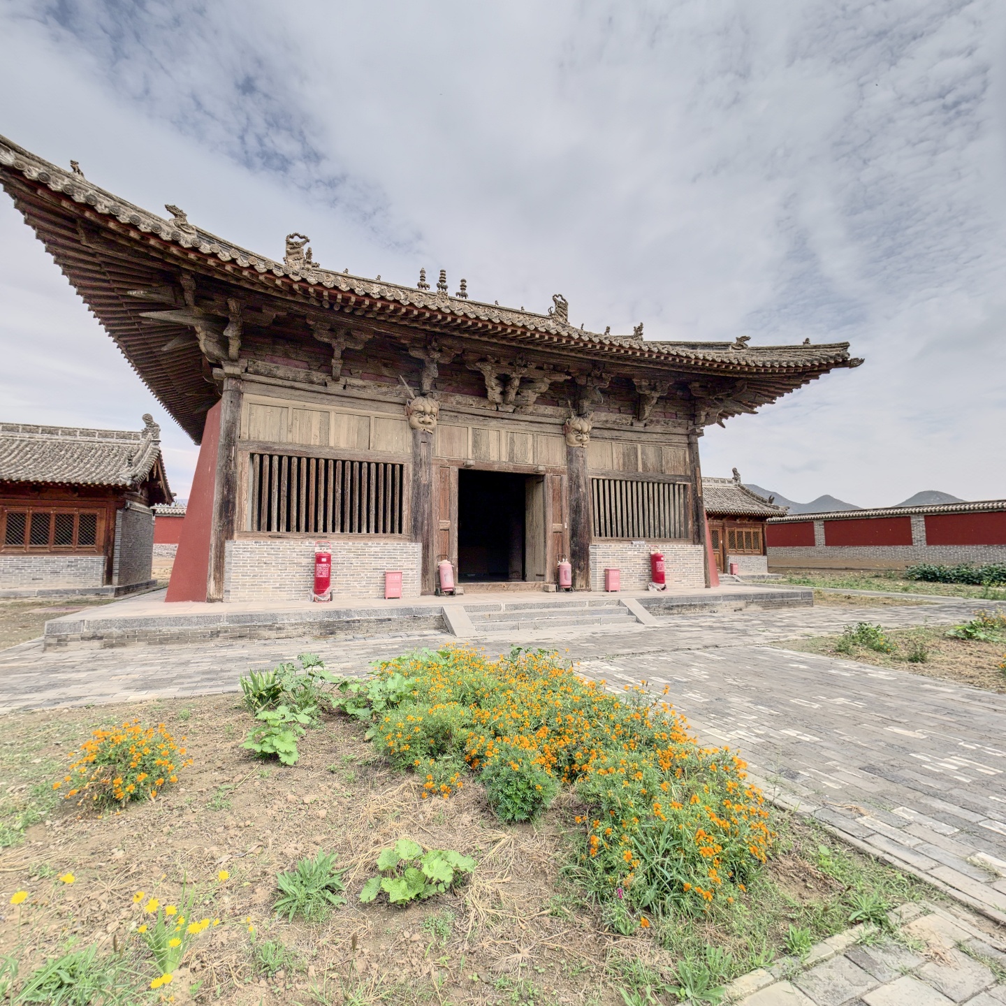 A scenic view of Xinzhou Yanqing Temple