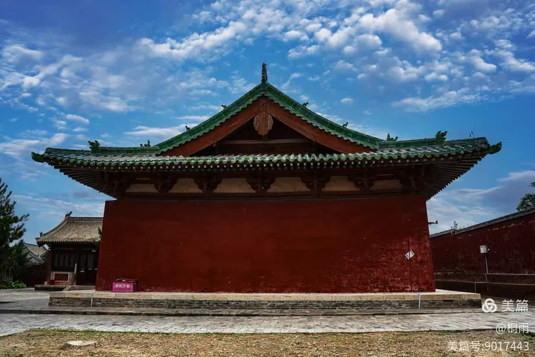 A scenic view of Xinzhou Yanshan Temple