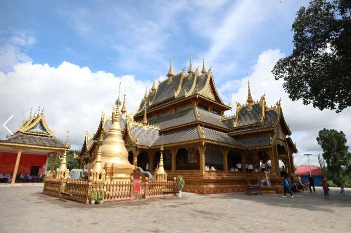 A scenic view of Xishuangbanna Jingzhen Bajiaoting