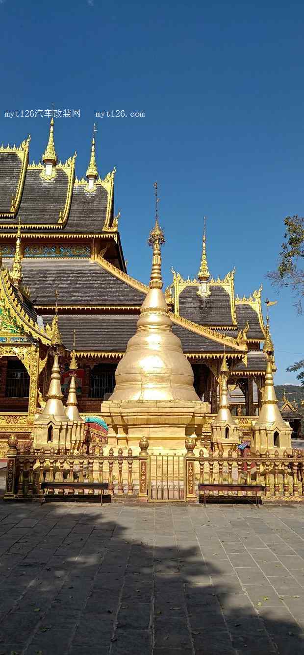 A scenic view of Xishuangbanna Jingzhen Bajiaoting
