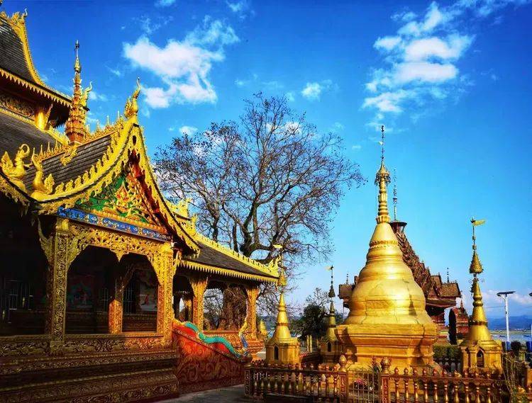 A scenic view of Xishuangbanna Jingzhen Bajiaoting