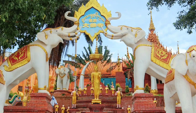 A scenic view of Xishuangbanna Manduan Fosi