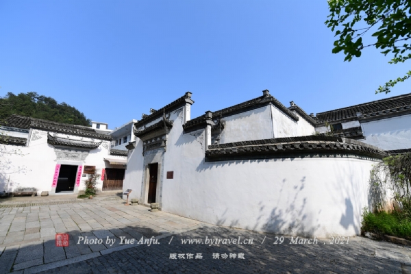 A scenic view of Xuancheng Yishi Shangshu Fang He Hubingheng Zhai