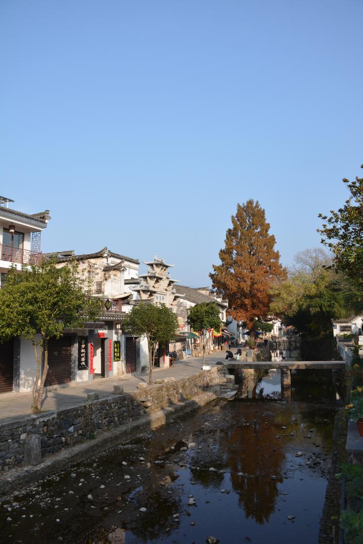 A scenic view of Xuancheng Yishi Shangshu Fang He Hubingheng Zhai