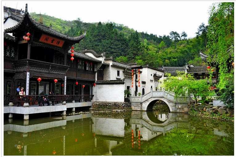 A scenic view of Xuancheng Yishi Shangshu Fang He Hubingheng Zhai