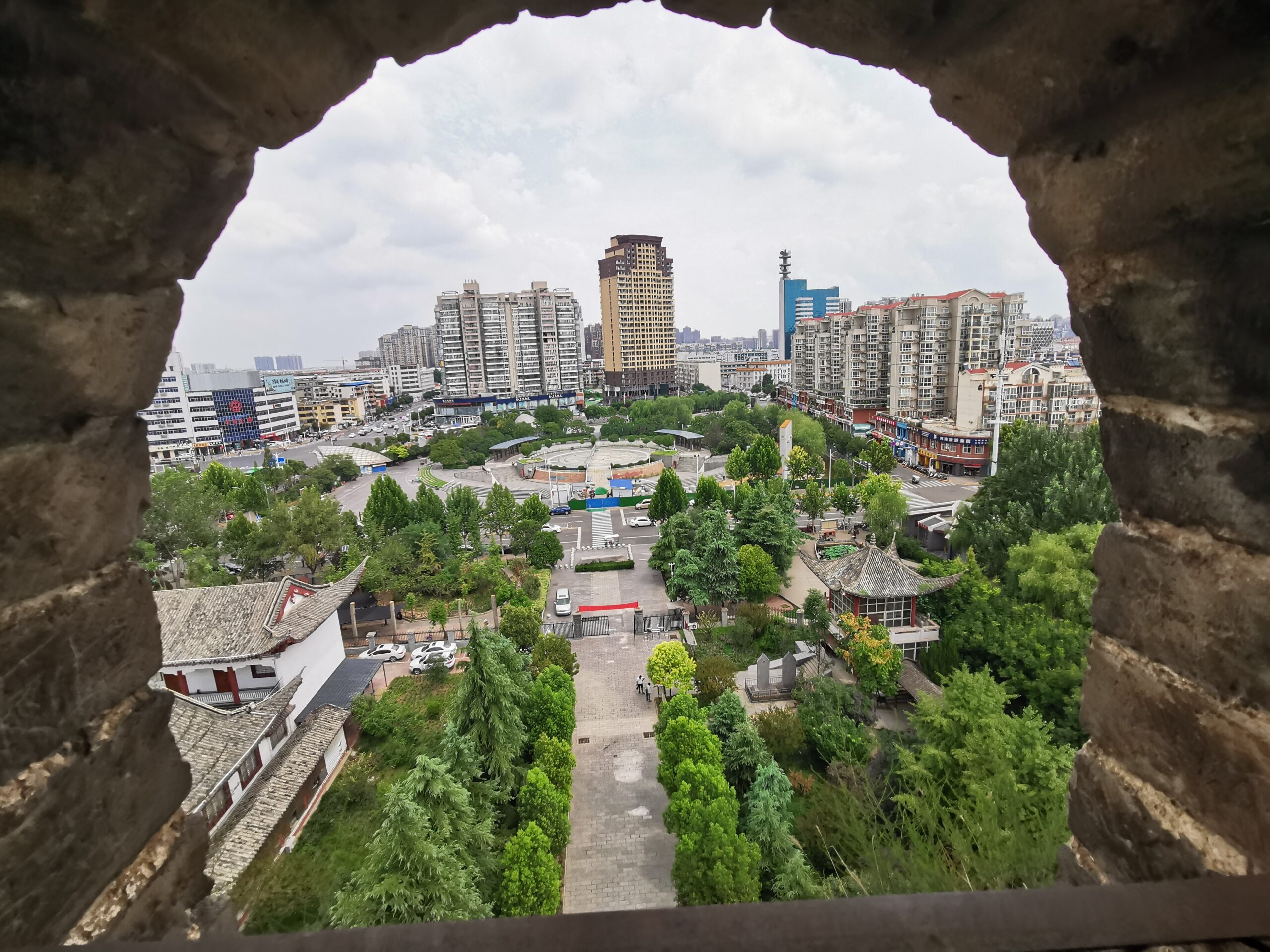 A scenic view of Xuchang Wenfengta