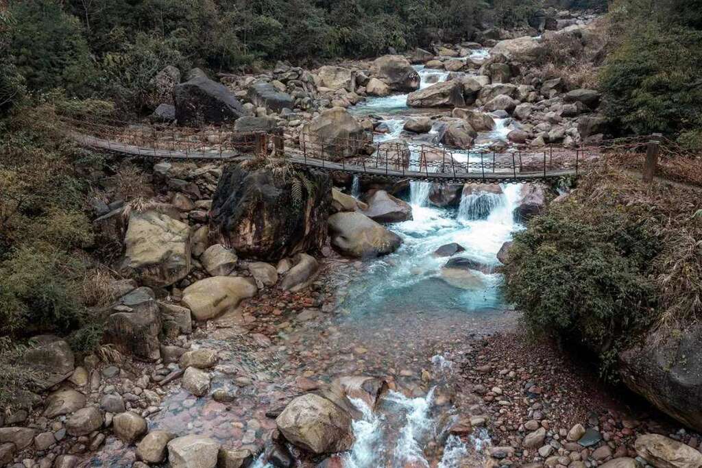 A scenic view of Yaan Chongxiu Daxiangling Qiaolu Bei