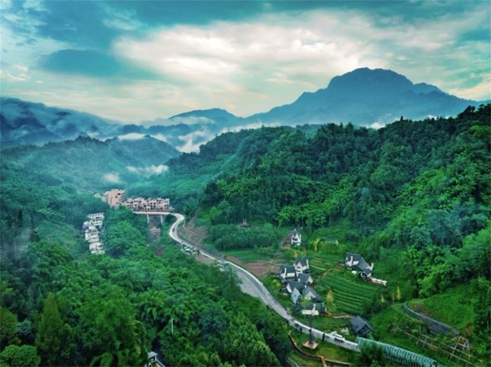 A scenic view of Yaan Ershisidao Guai Gudao Yizhi