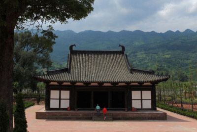 A scenic view of Yaan Lushan Qinglongsi Dadian