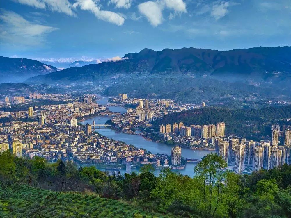 A scenic view of Yaan Pingxianglou