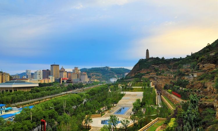 A scenic view of Yanan Baishan Temple Pagoda