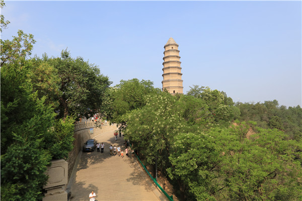 A scenic view of Yanan Baishan Temple Pagoda