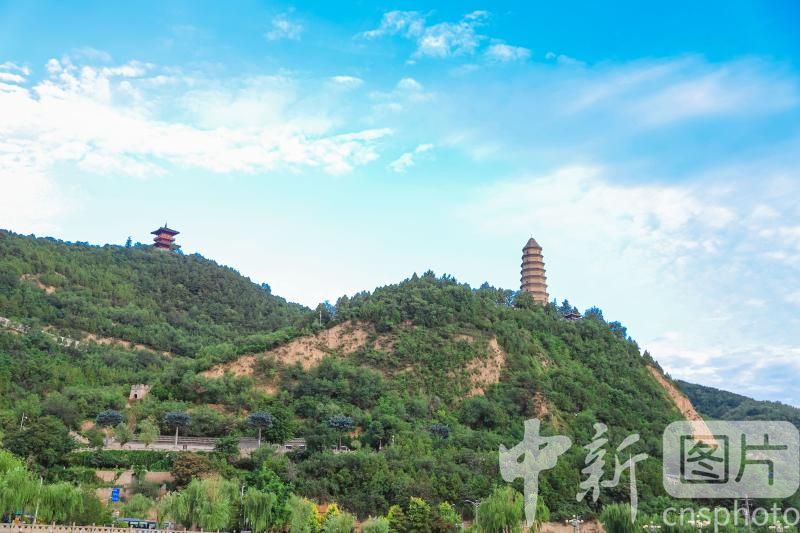 A scenic view of Yanan Baishan Temple Pagoda