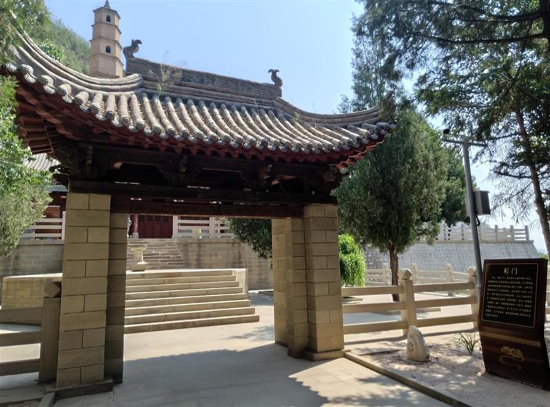 A scenic view of Yanan Chengtai Grottoes