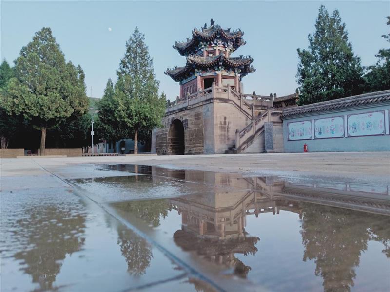 A scenic view of Yanan Chengtai Grottoes