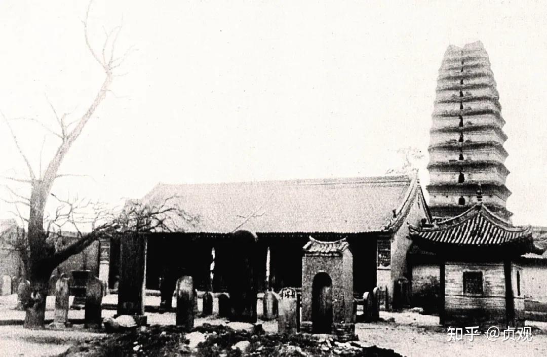 A scenic view of Yanan Fuyan Yuan Pagoda