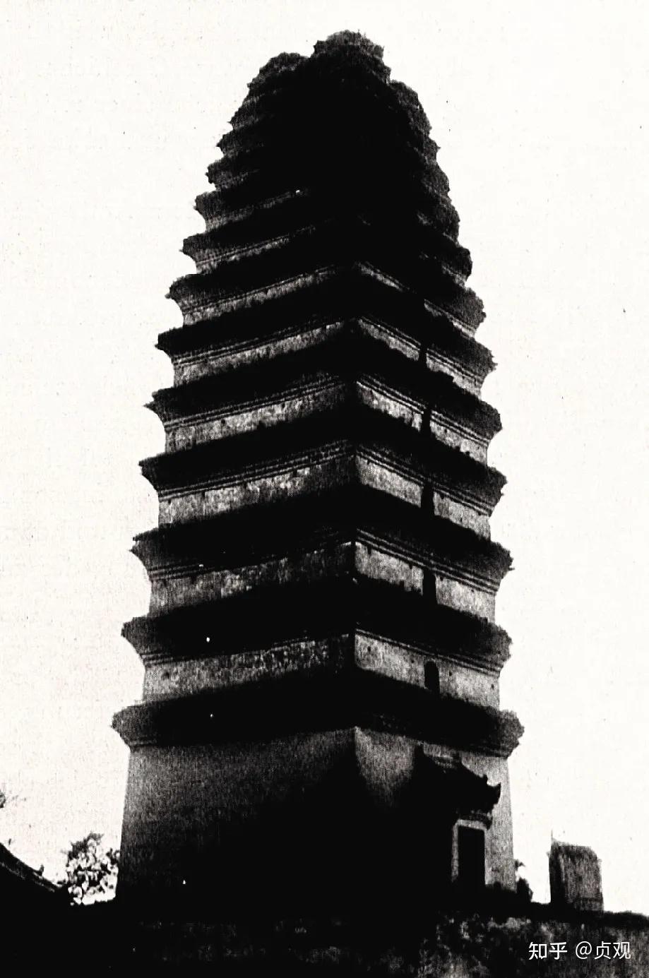 A scenic view of Yanan Fuyan Yuan Pagoda