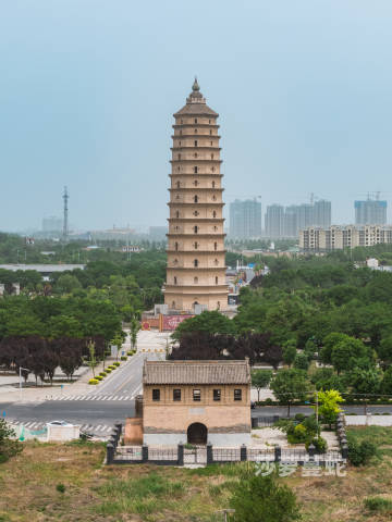 A scenic view of Yanan Fuyan Yuan Pagoda