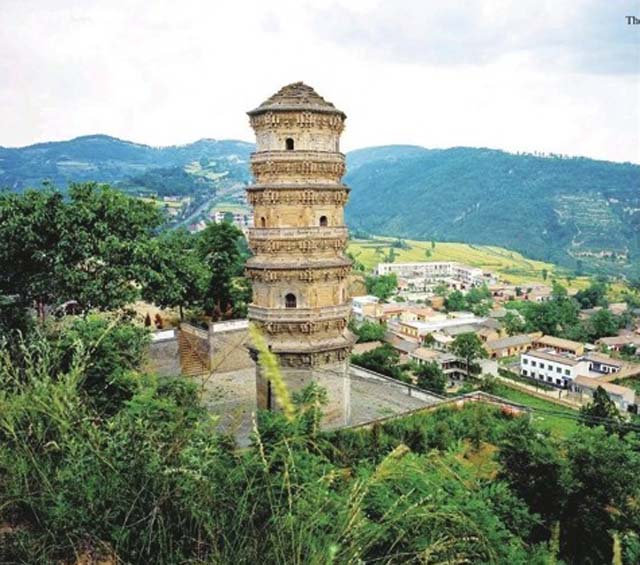 A scenic view of Yanan Kaiyuan Temple Pagoda