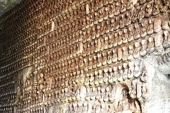 A scenic view of Yanan Wanan Chanyuan Grottoes