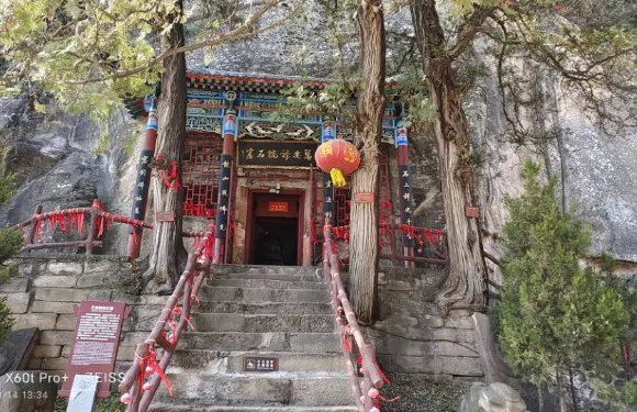 A scenic view of Yanan Wanan Chanyuan Grottoes