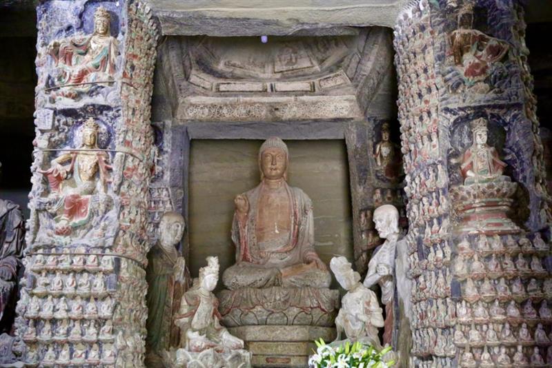 A scenic view of Yanan Wanan Chanyuan Grottoes