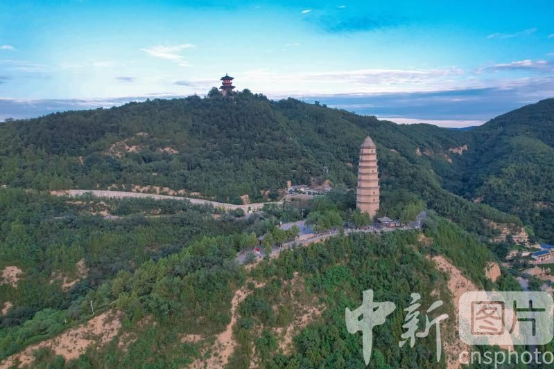 A scenic view of Yanan Wanfeng Pagoda