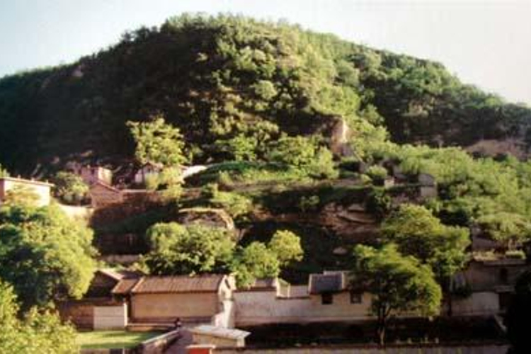 A scenic view of Yanan Wuqi Revolutionary Site