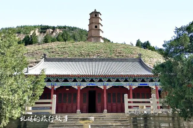 A scenic view of Yanan Zhongshan Grottoes