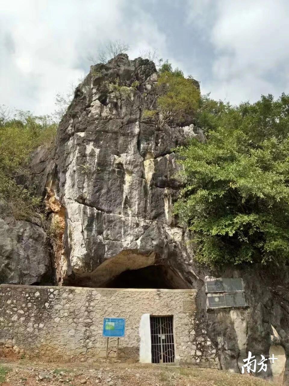 A scenic view of Yangjiang Dushizai Dongxue Yizhi