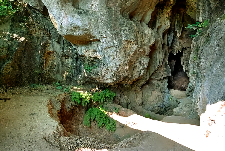 A scenic view of Yangjiang Dushizai Dongxue Yizhi