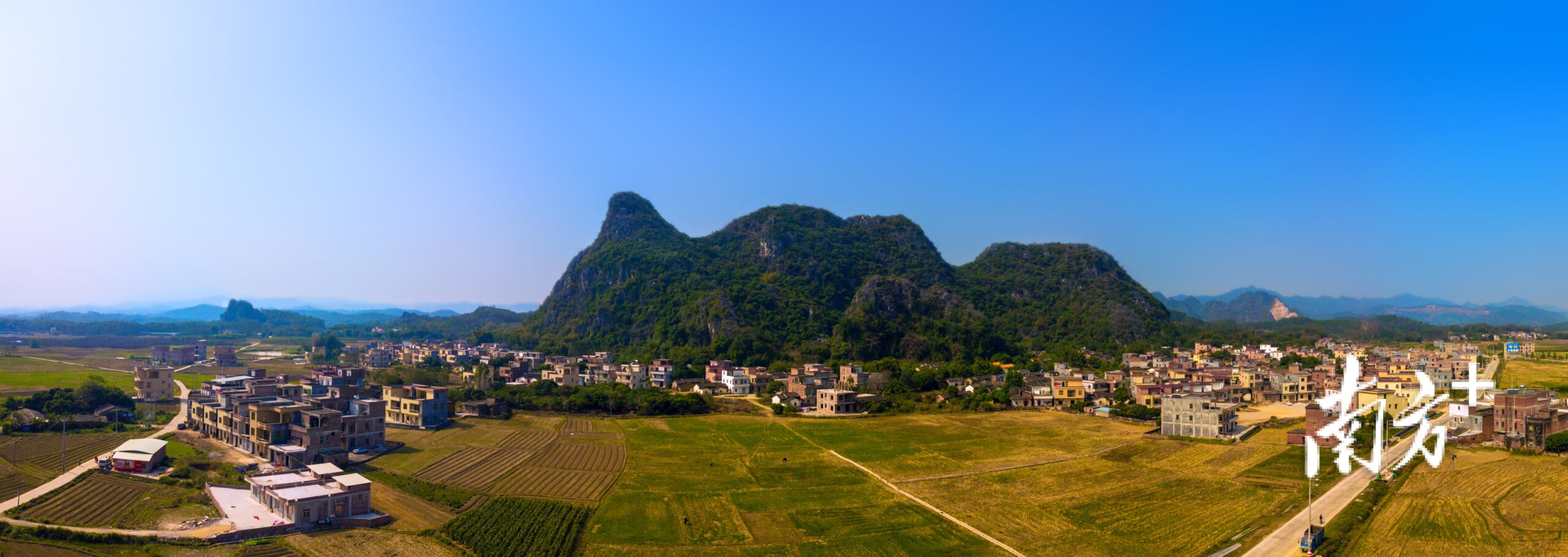 A scenic view of Yangjiang Shiwang Zhuqian Yizhi