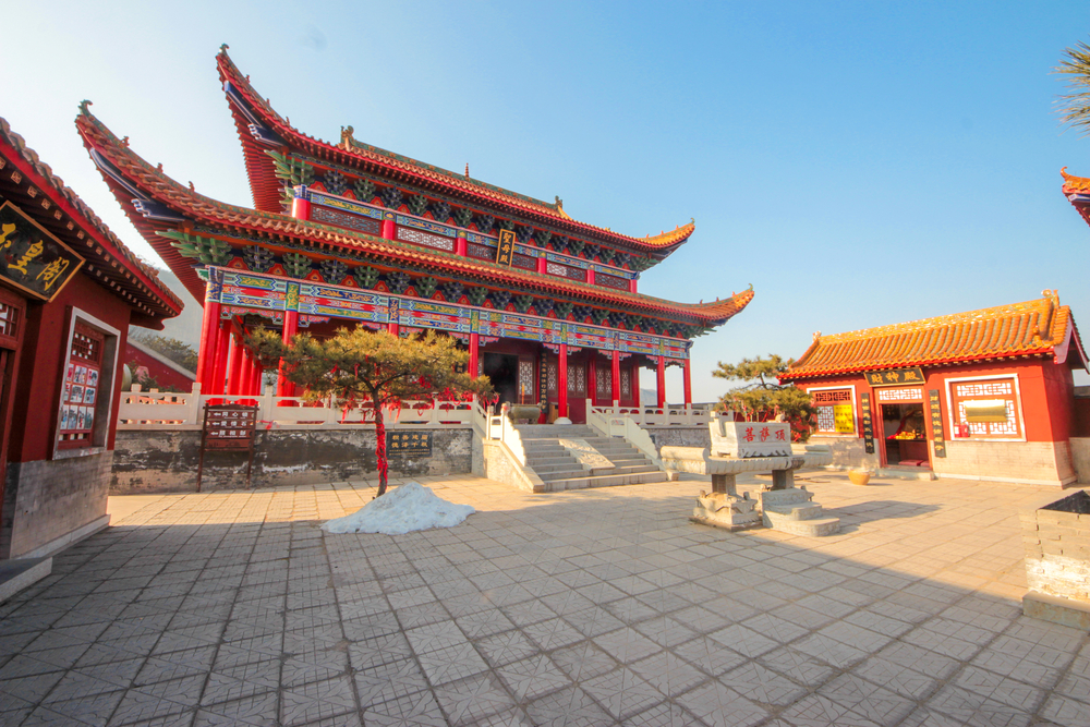 A scenic view of Yangquan Guangwang Temple